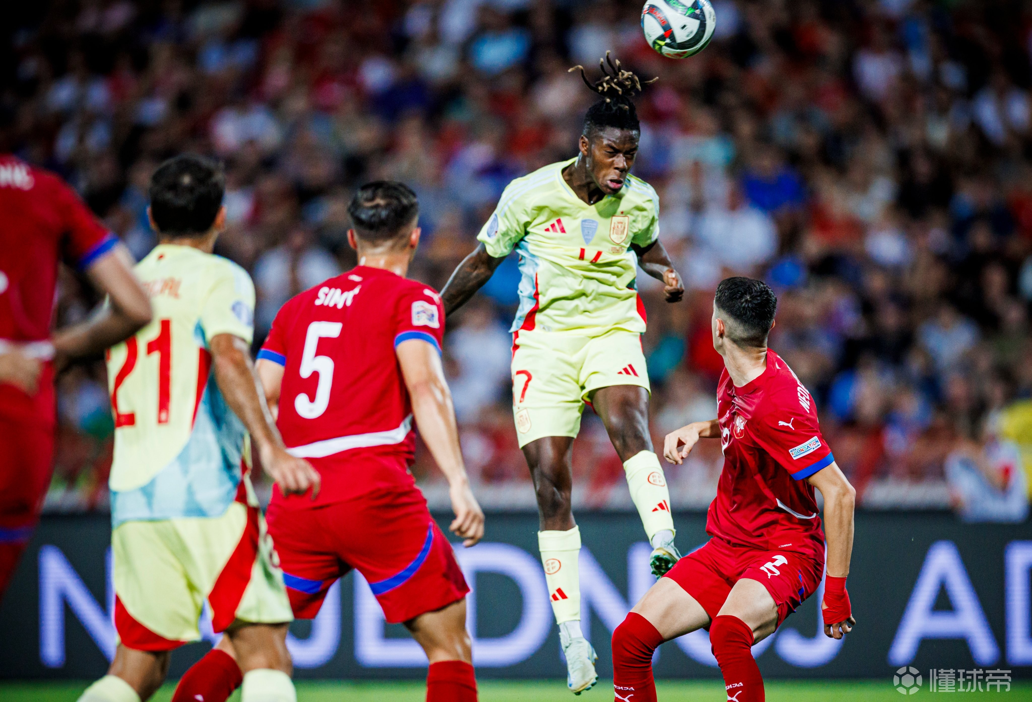 关于西班牙队主场大胜，锁定欧洲锦标赛16强席位的信息