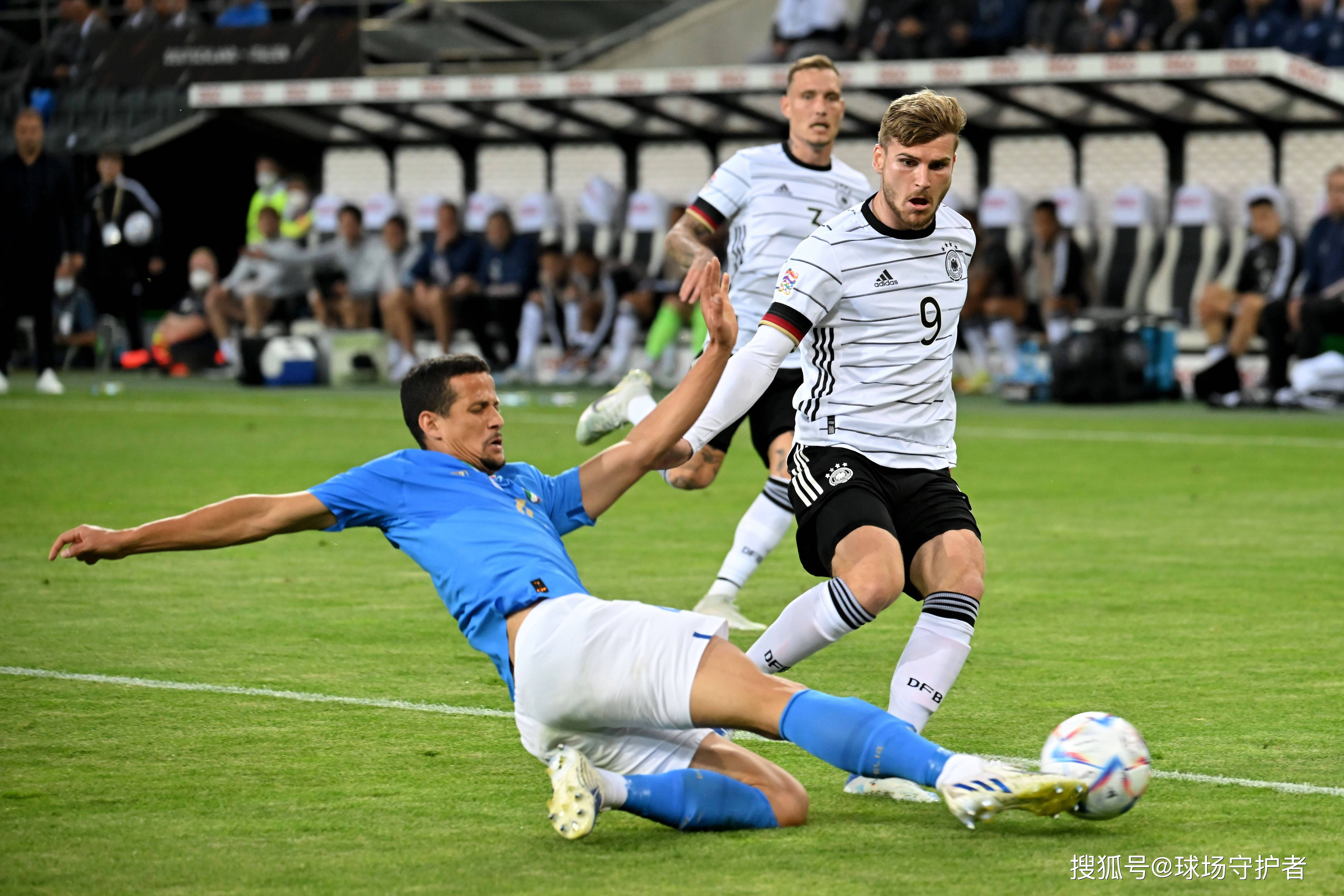 包含荷兰客场-险胜白俄罗斯，小组领跑的词条