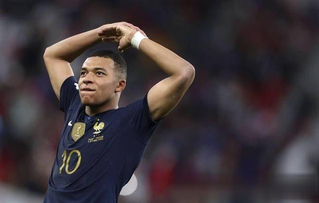 包含世界各地球迷热切期待明星球员的表现,助威不断的词条 包含世界各地球迷热切期待明星球员的表现,助威不断的词条