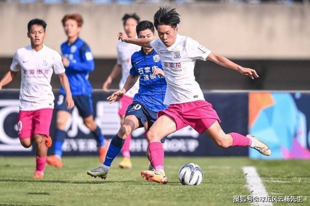 球队防线坚固，成功晋级淘汰赛