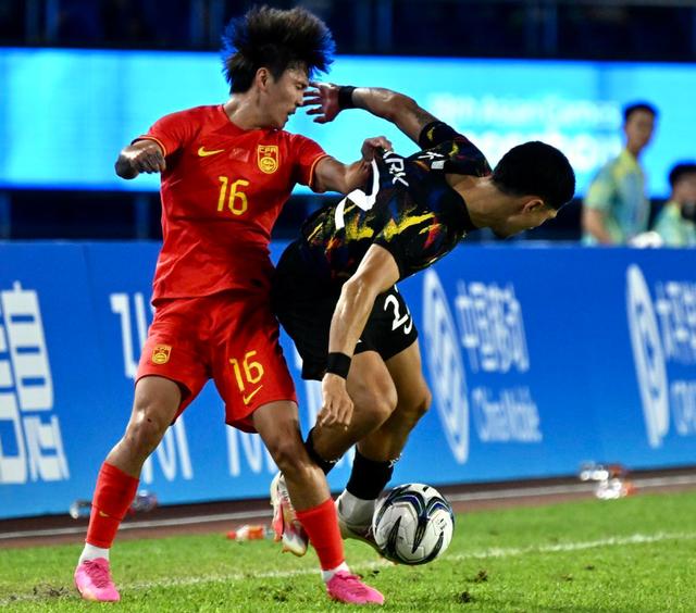 球队防线坚固，成功晋级淘汰赛