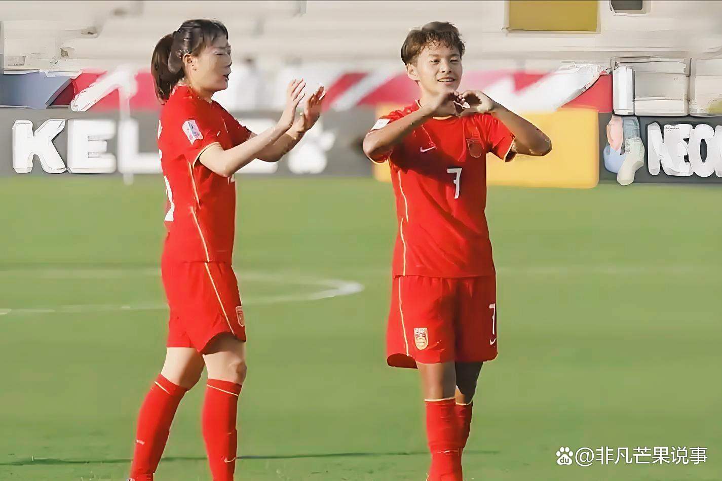 包含热血女足比赛现场:观众欢呼不断的词条 包含热血女足比赛现场:观众欢呼不断的词条