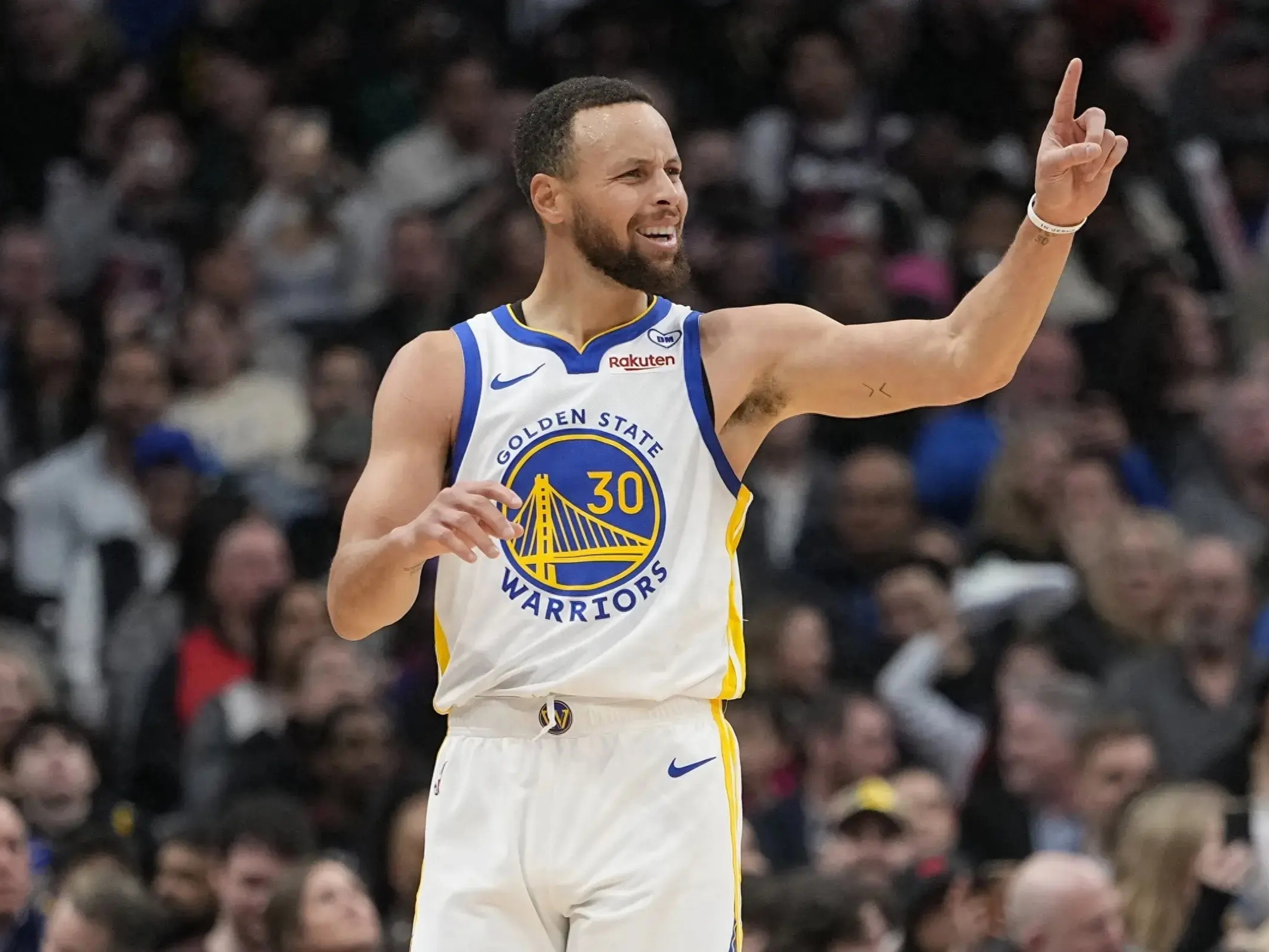 勇士球员库里在比赛中发挥出色,带领球队取得胜利的简单介绍 勇士球员库里在比赛中发挥出色,带领球队取得胜利的简单介绍