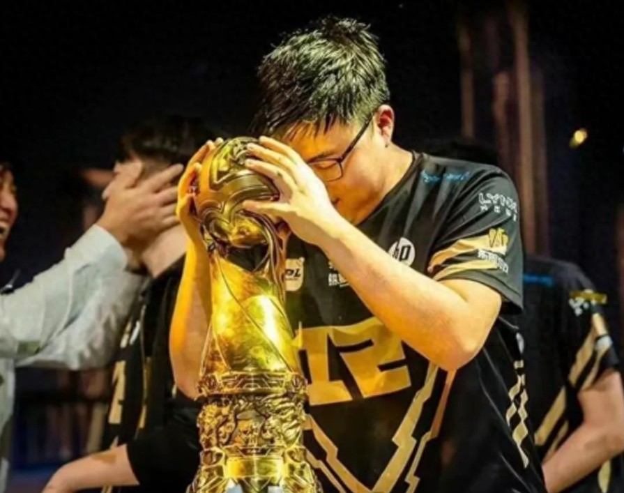 包含FNC碾压FPX,Uzi团战一打五峡谷大战小组赛,留下经典瞬间的词条 包含FNC碾压FPX,Uzi团战一打五峡谷大战小组赛,留下经典瞬间的词条