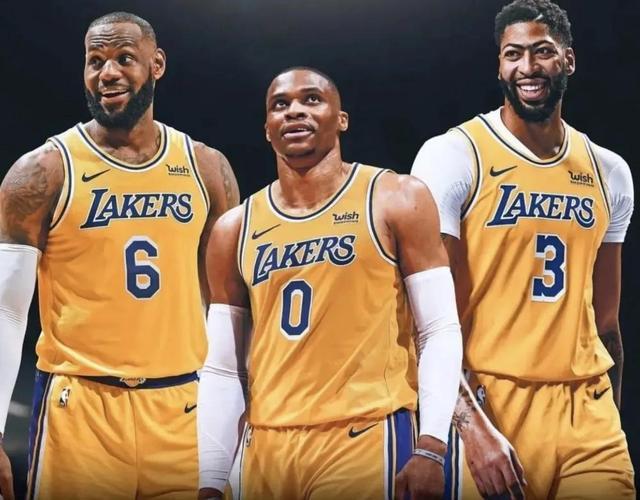 四川队横扫灰熊，浓眉哥扛起全队