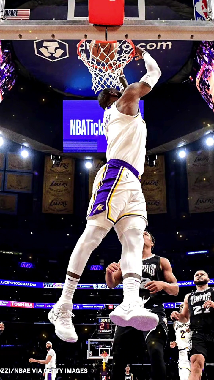 四川队横扫灰熊，浓眉哥扛起全队